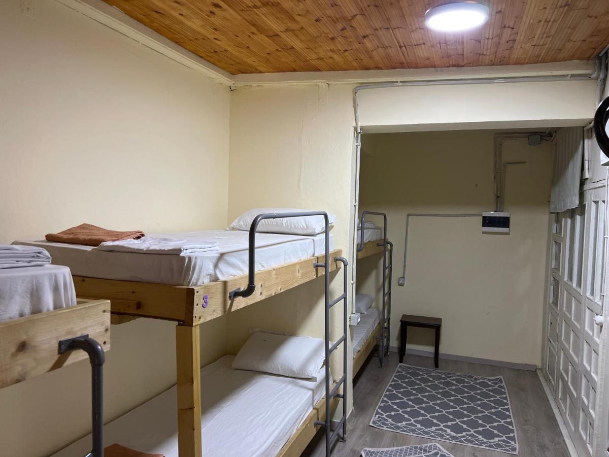 Zig Zag Hostel Тирана Экстерьер фото