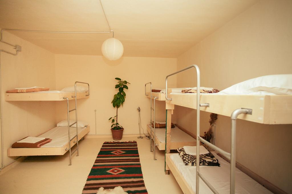 Zig Zag Hostel Тирана Номер фото